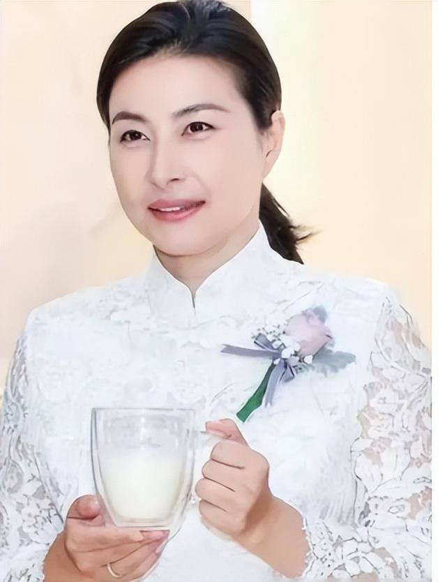 郭晶晶"国民好媳妇"形象不保?不装节俭了?全是双标道德绑架!