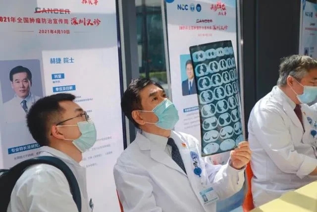 总结:出生于吉林长春的科学院院士郝捷，是中国医学科学院肿瘤医院院长，我国著名的胸外科专家。