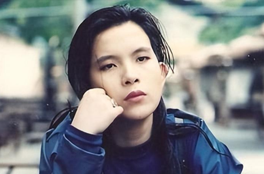 一张满脸胡茬的照片,彻底撕下了潘美辰的遮羞布