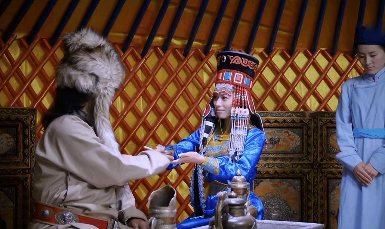 然而,当初被铁木真父亲也速该抢走老婆蔑尔乞人听说铁木真娶妻之后