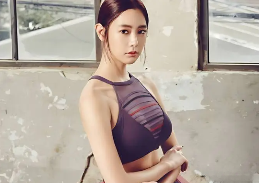 "亚洲第一美女"克拉拉变"肉拉拉",科技整容脸后遗症太明显!