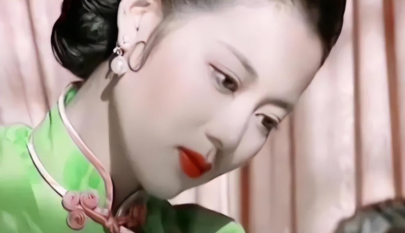 年轻时,王茜华一心扑在事业,却总与机会擦肩而过.