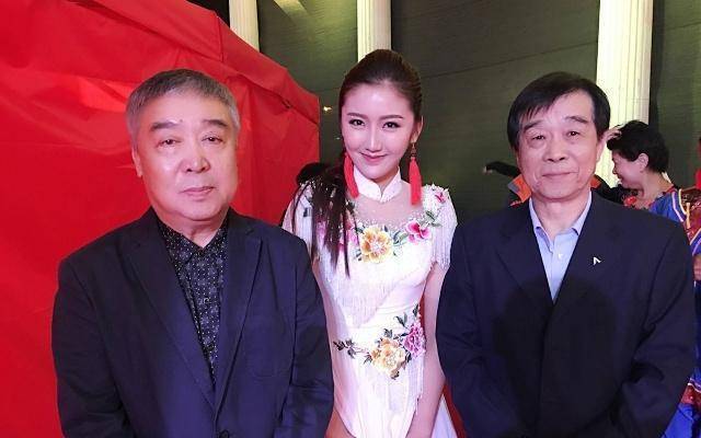 尹笑声曾先后与冯宝华,刘文步,黄铁良,张永久,何德利,邓继增等搭档.