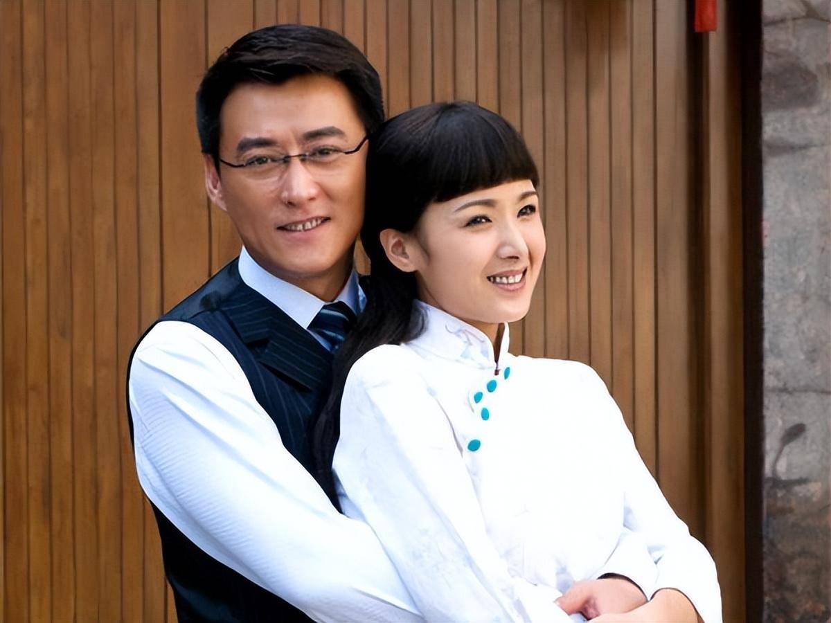 演员朱墨:不后悔嫁大16岁刘小锋,婚后生两儿子,一家四口乐融融