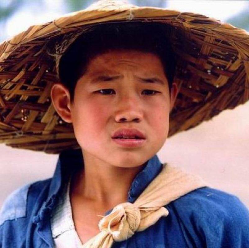 在抗日片盛行的年代,一部电影能以童星命名几乎是不可想象的,而且主角