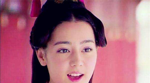 再就是由景甜和张哲瀚主演的《班淑传奇》了,迪丽热巴在剧中饰演楼兰