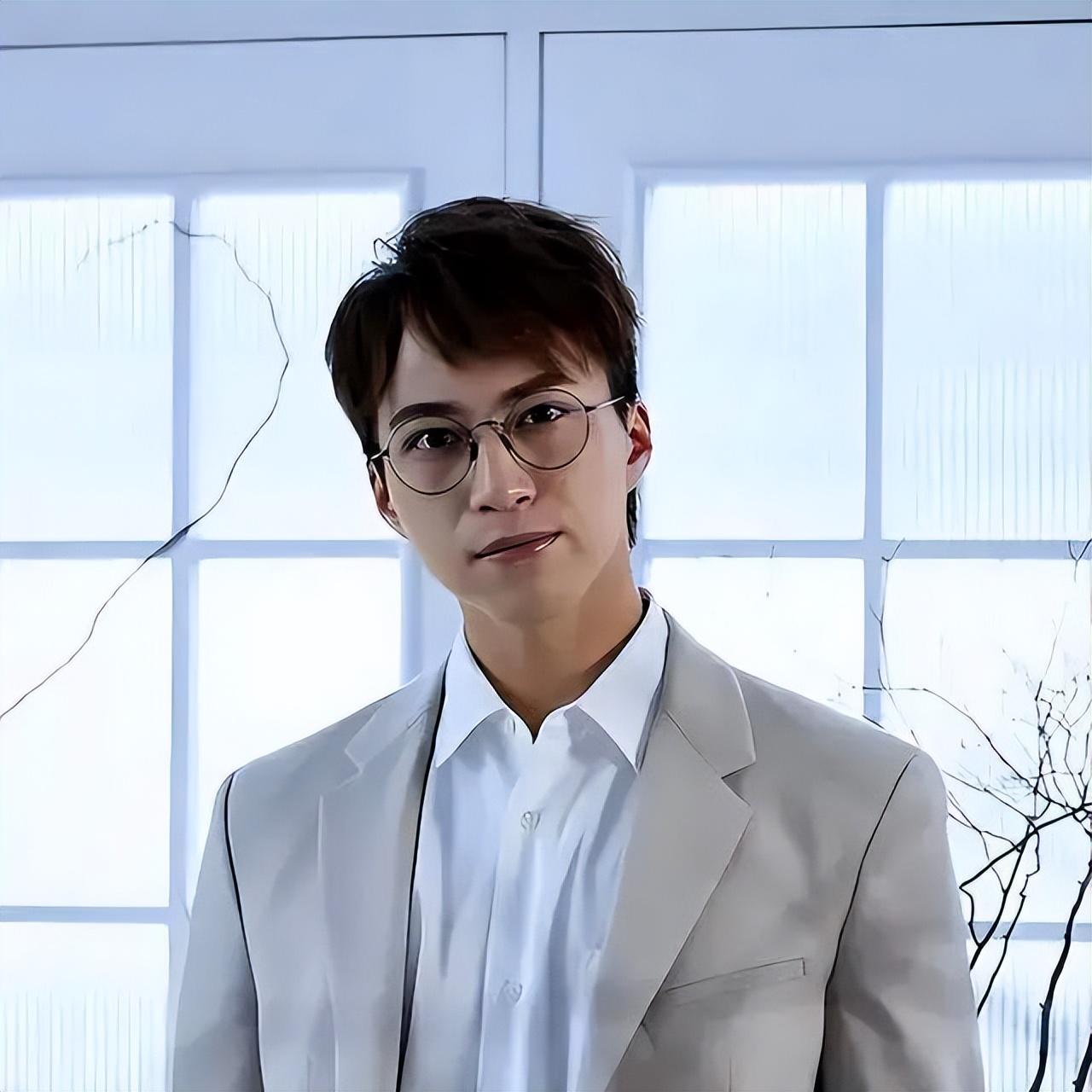 TVB知名小生疑升级当爸!日籍妻子现身腹部凸起,网民称孕味足(图9) TVB知名小生疑升级当爸!日籍妻子现身腹部凸起,网民称孕味足(图9)