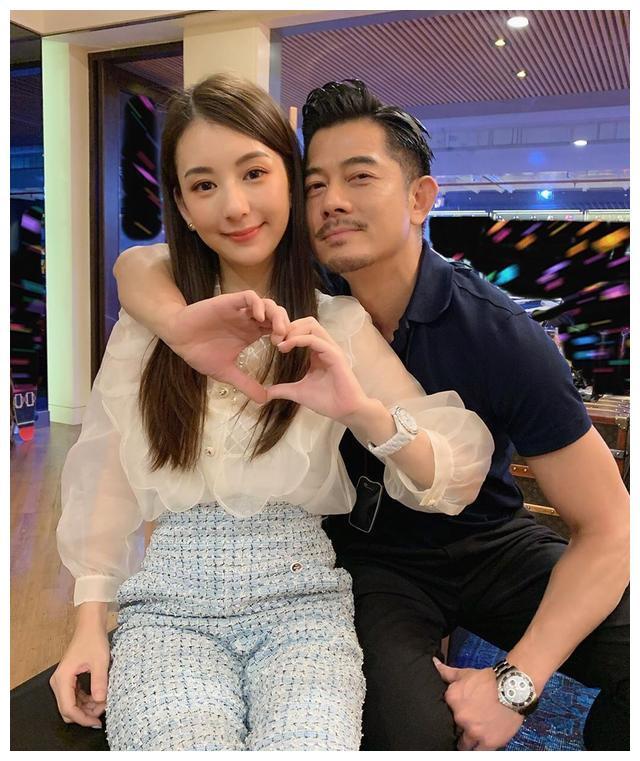 据悉,郭可颂是演员郭可盈的弟弟,家境优渥,是一个标准的富二代,本人也