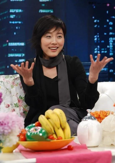 张延:父亲早逝,嫁大5岁香港演员生一女,和丈夫拥有两个家