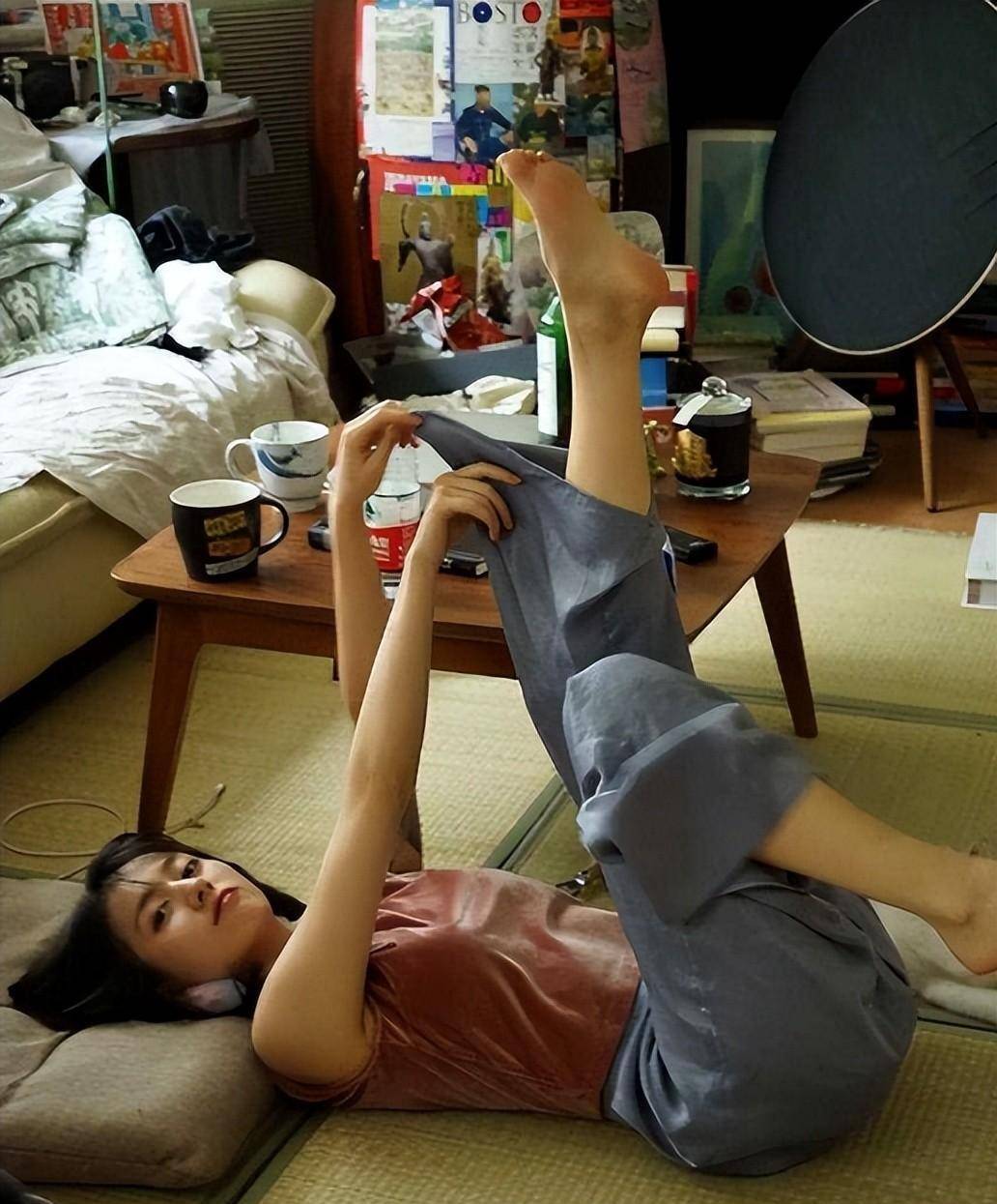 李诞女友黑尾酱晒大尺度性感照,网友:喝多了放飞自我吗?