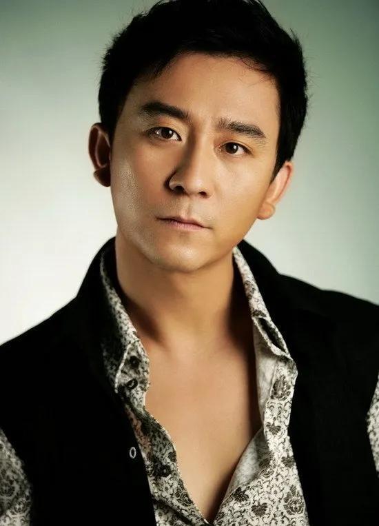 演员赵毅:长相帅气戏也好,48岁依旧未婚,闫学晶为他操碎了心