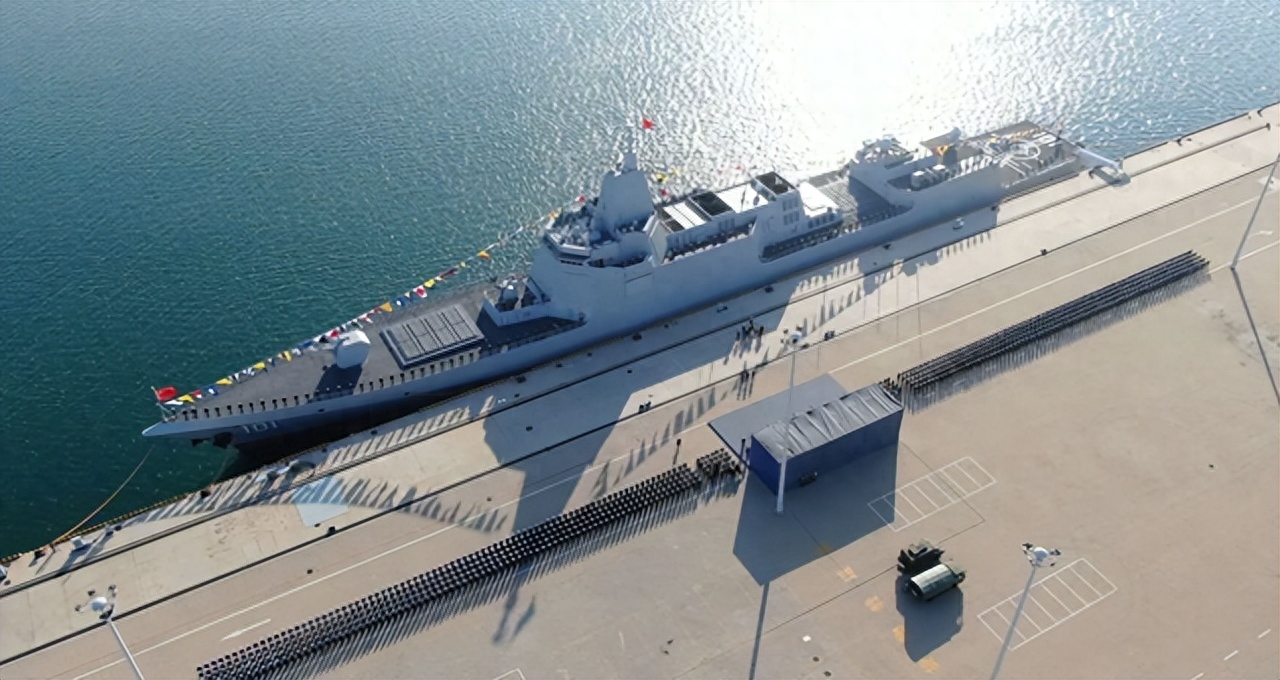 005型大驱的发展也会引起地区其他国家方面的担忧以及关注,尤其是南海