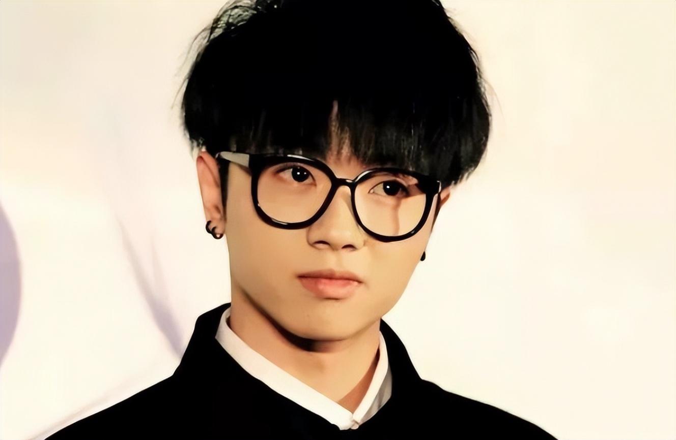 33岁华晨宇"无地自容","乐坛歌神"终成捧杀