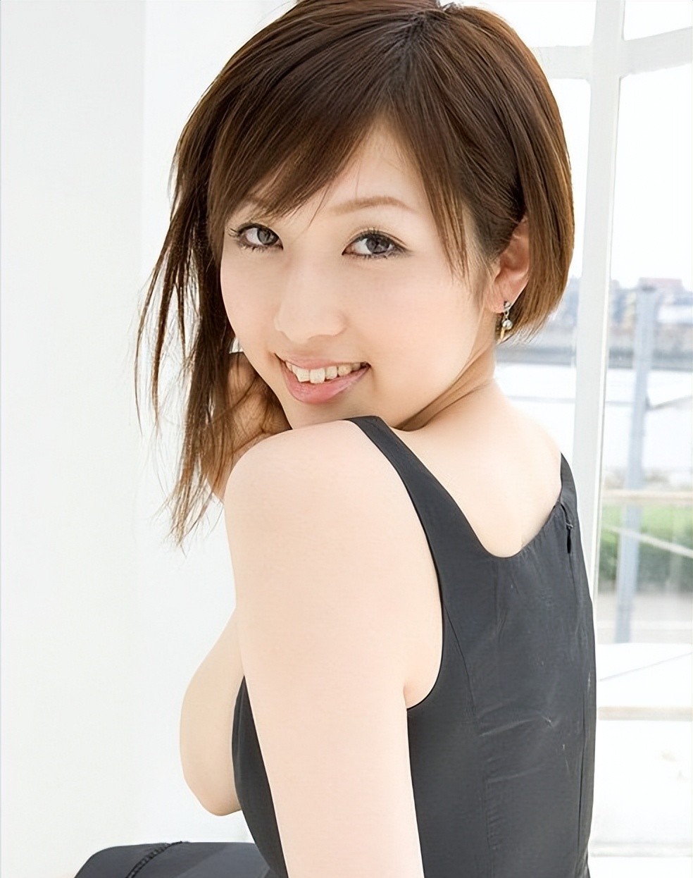 夜上海的幽灵:天上人间第一花魁梁海玲命案悬疑二十年