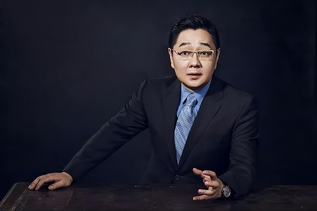 而身为常驻主持人的张绍刚,自然也在观众网友的面前混了眼熟