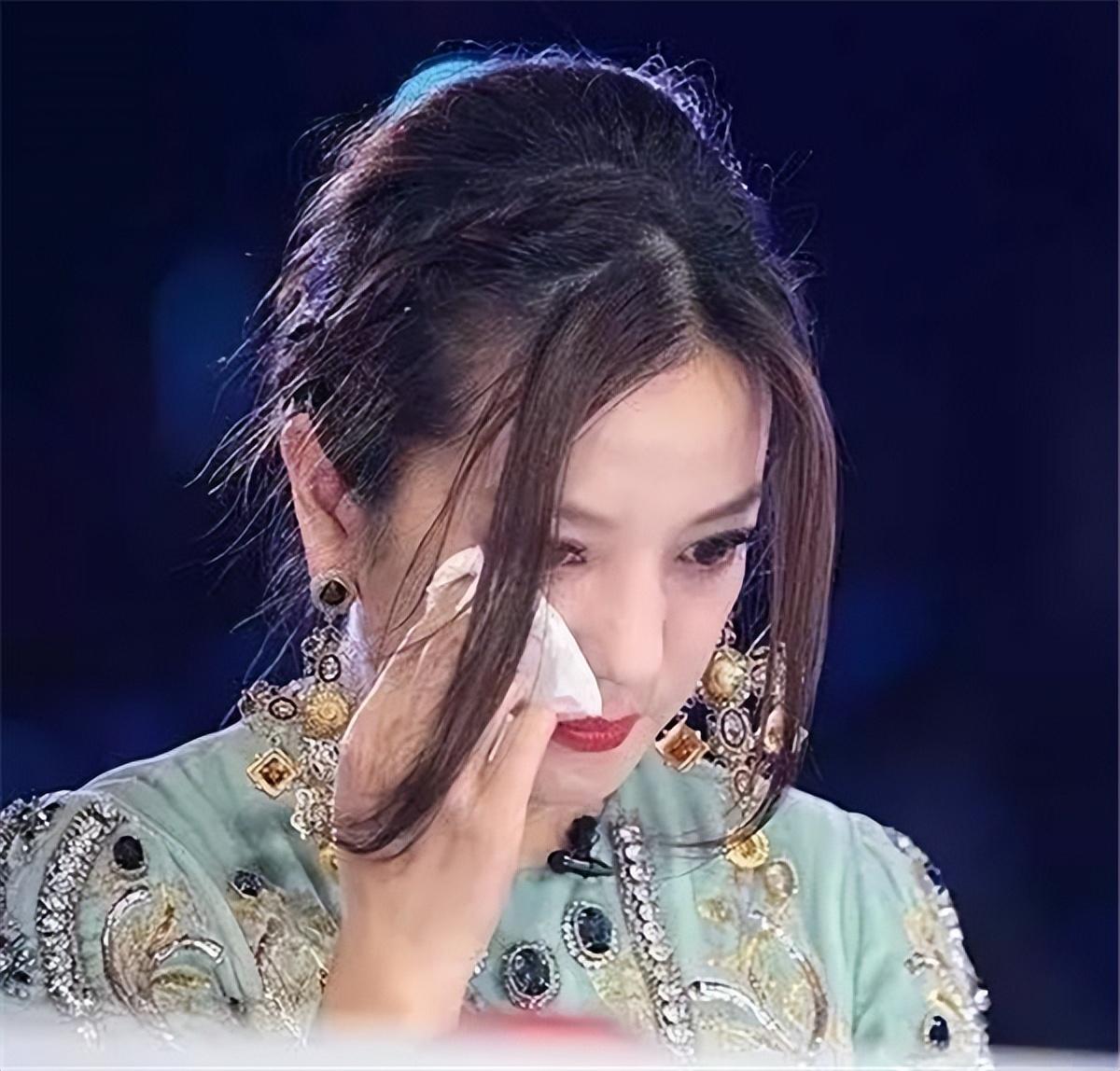 "中国巨星"到"查无此人",47岁的赵薇,终于落的如今这一下场