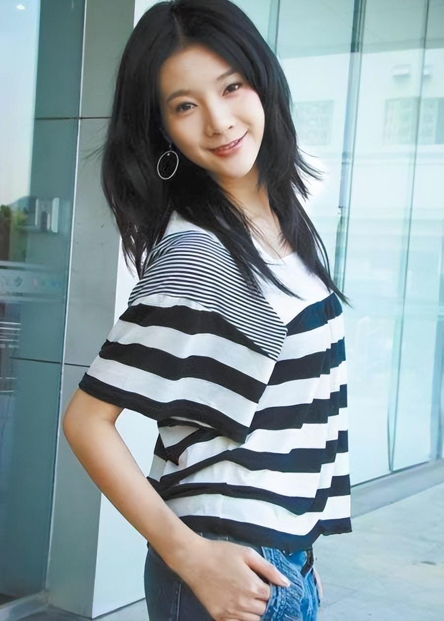 宋汶霏毕业于广州芭蕾舞团附属学校,从小就专攻舞蹈,也是以舞者的身份