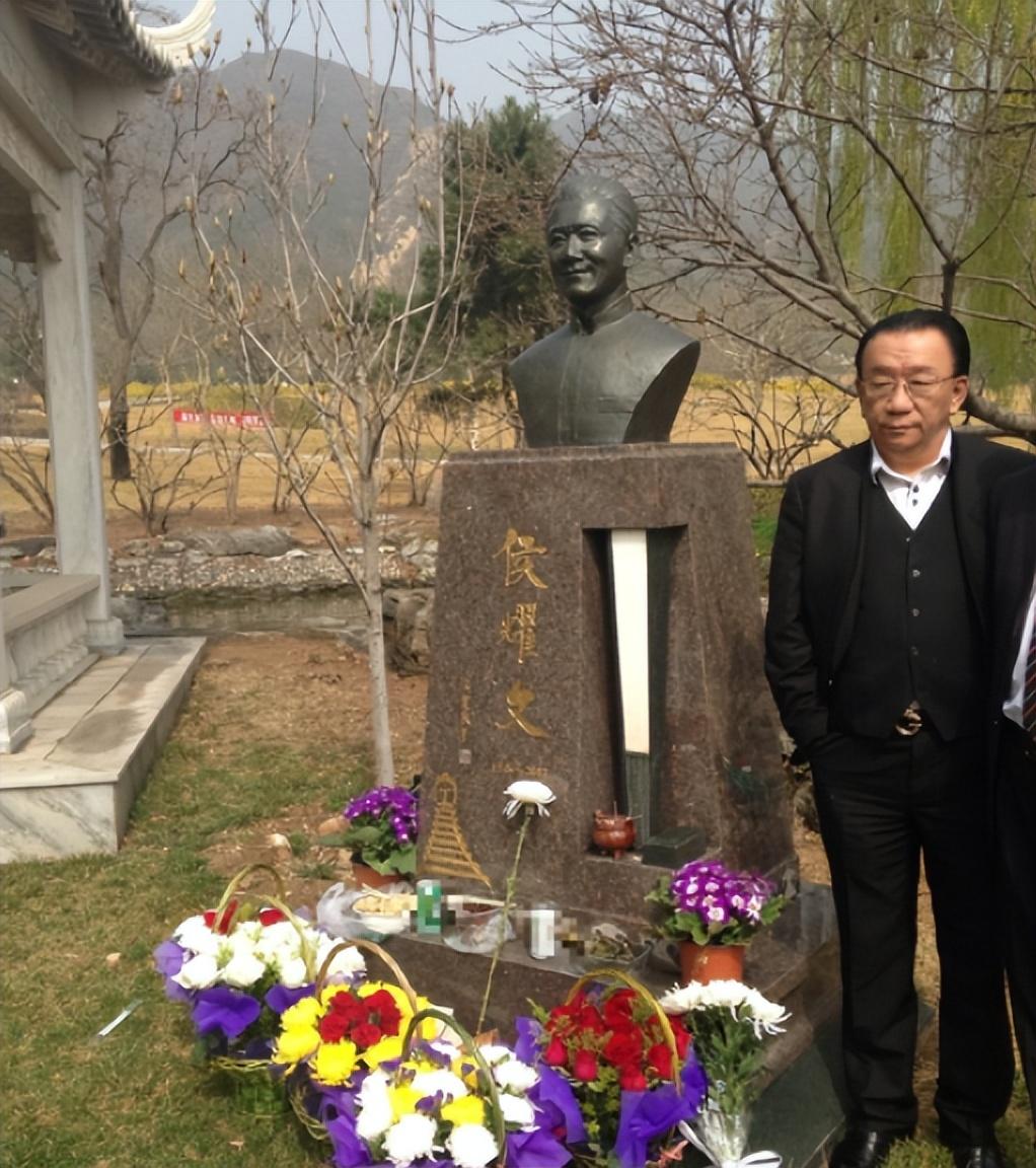 他生前显赫,死后悲凉,幸晚年力排众议,收了个"傻徒弟"郭德纲