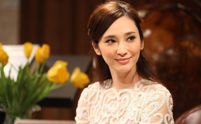 吴佩慈又生子捞金?至今4胎仍未入豪门,直言"封肚"不生5胎