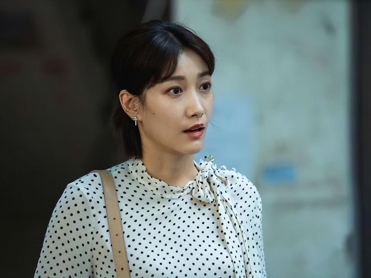 "星二代"啜妮:父亲是一级演员,被陈道明赏识,34岁却不想红