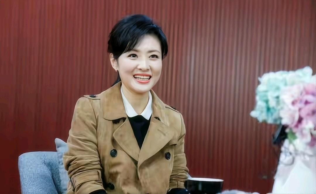 55岁周涛:从央视主持到董事长,她跟董卿走上截然不同的两条路