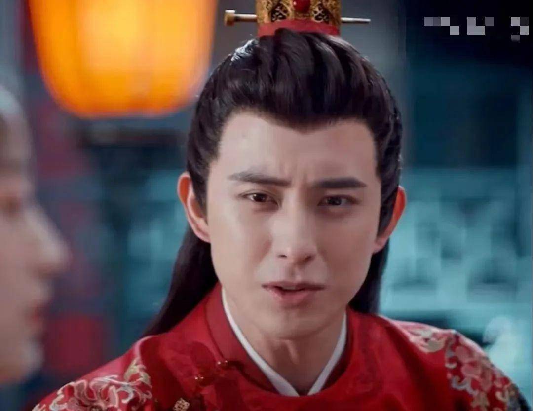 比如敖瑞鹏饰演的齐天磊,一开始还以为他是原来的柯世昭.