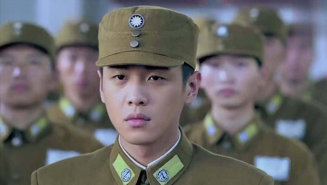 同样是演周卫国,将文章和张若昀放在一起,两者的差距却不言而喻