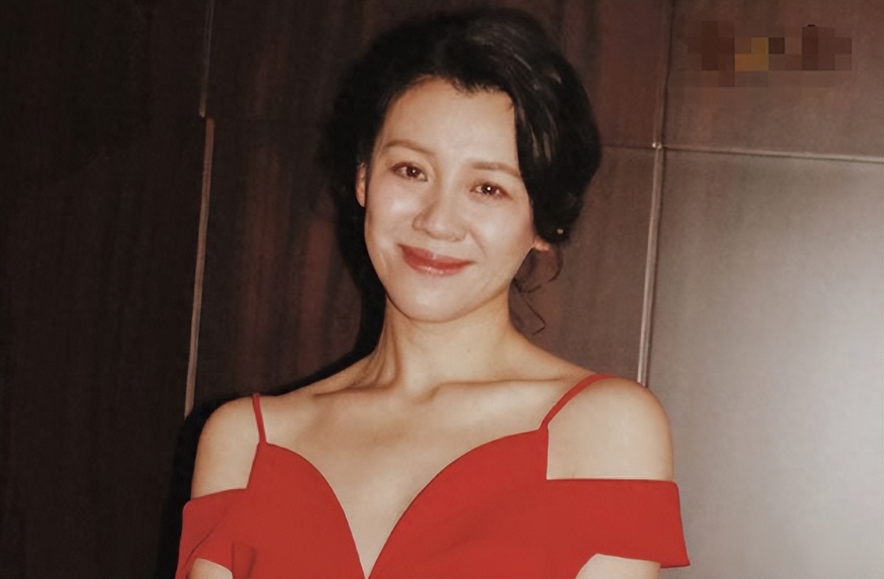 被名导"白嫖"三年后抛弃,39岁高龄产子,如今是中生代演员顶流