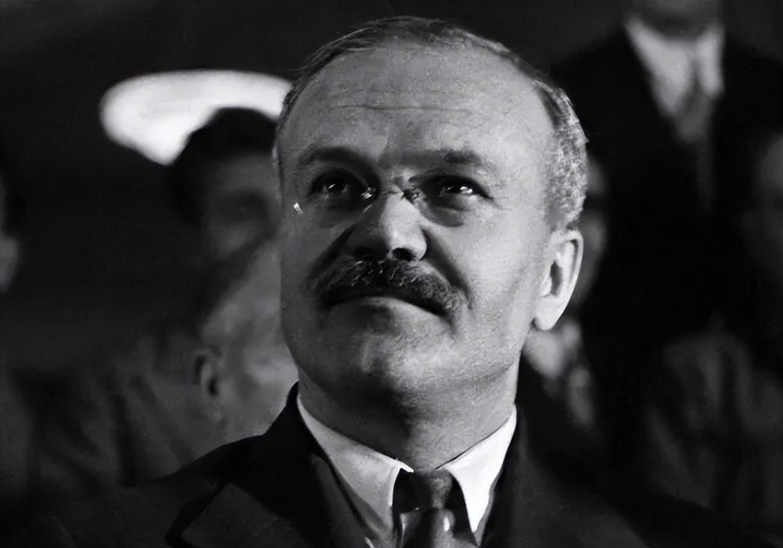 组织革命宣传,莫洛托夫则在这时候认识了列宁,斯大林,托洛茨基等人