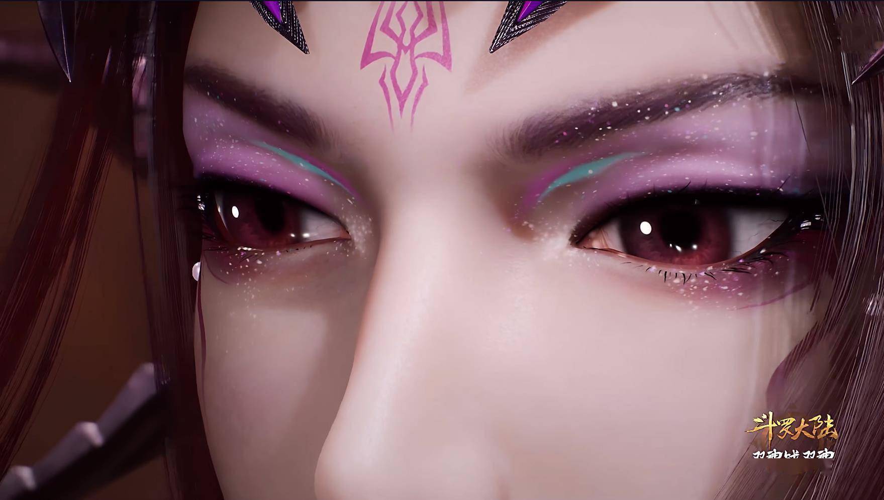 从整个形象设计来看,比比东这次的发型有改动,终于改回了散发整个人