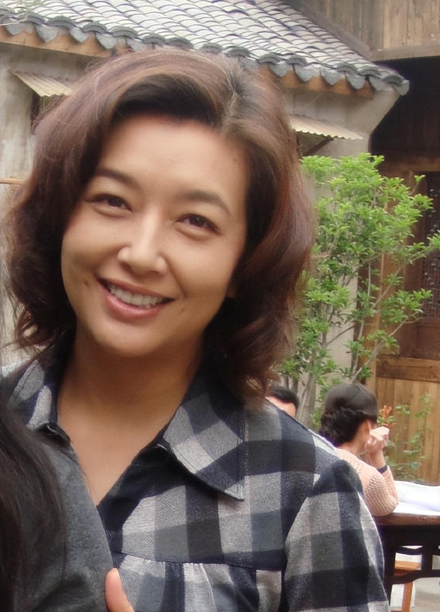 低调有实力的男演员,邵峰对患病妻子不离不弃,段奕宏无子也幸福