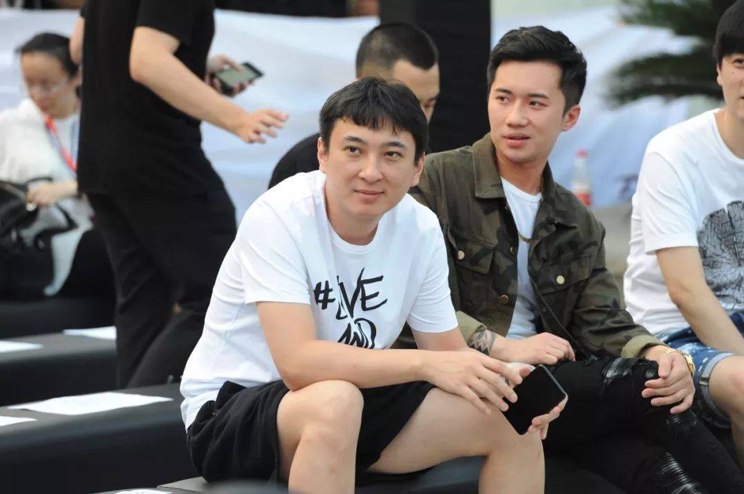 王思聪消费有多高?网友晒出夜店账单,一天花掉普通人一年工资