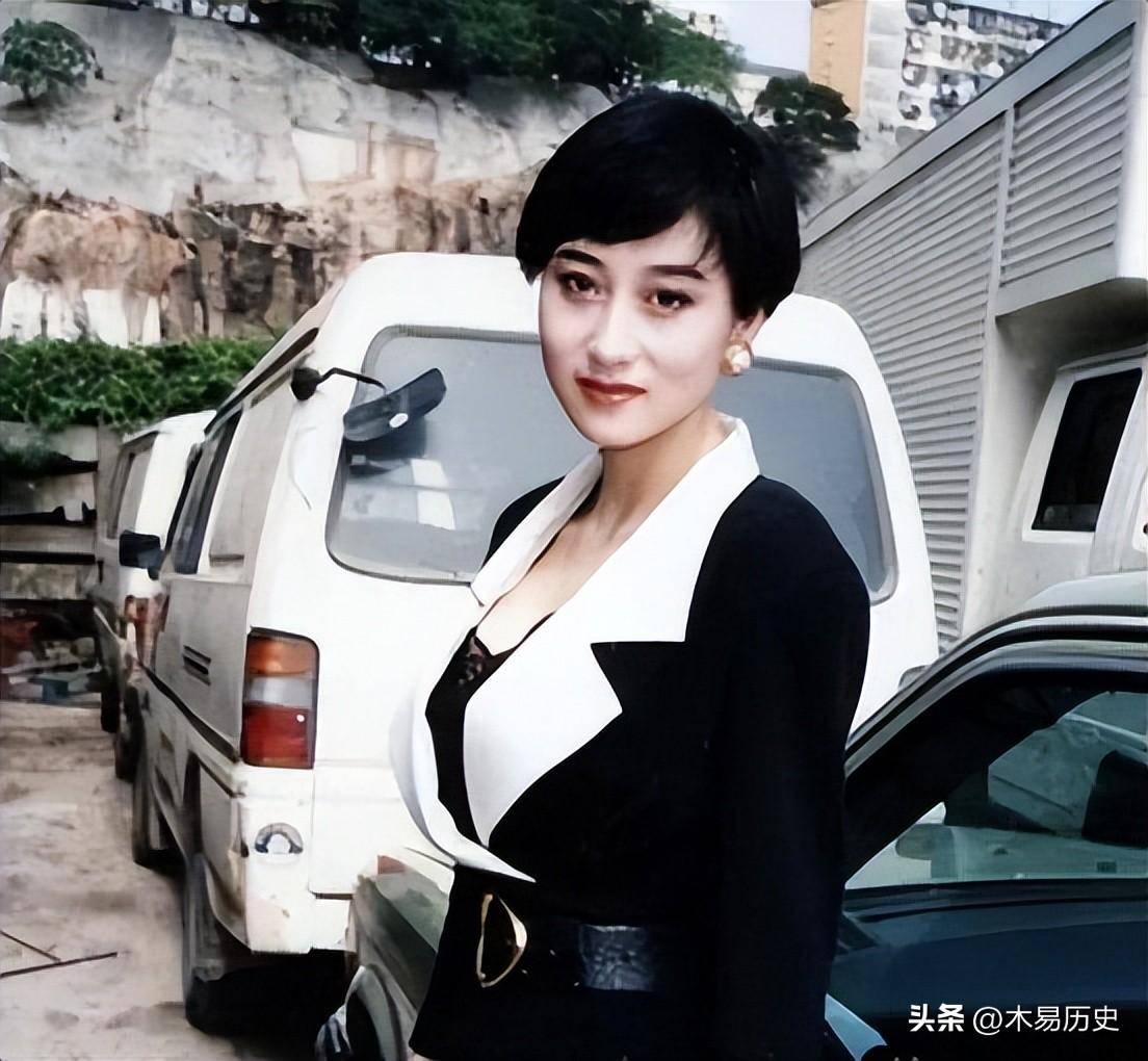 "时尚宠儿"利智:嫁给李连杰经常哭,这是为何?