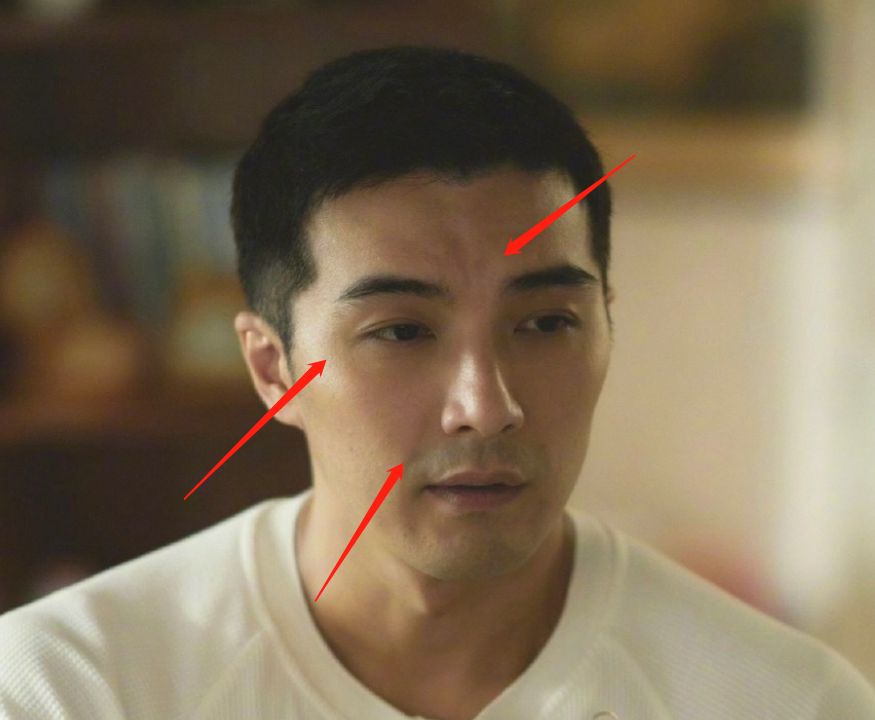 有网友晒出贺军翔早期和现在的对比图,感叹"岁月真的是一把杀猪刀".