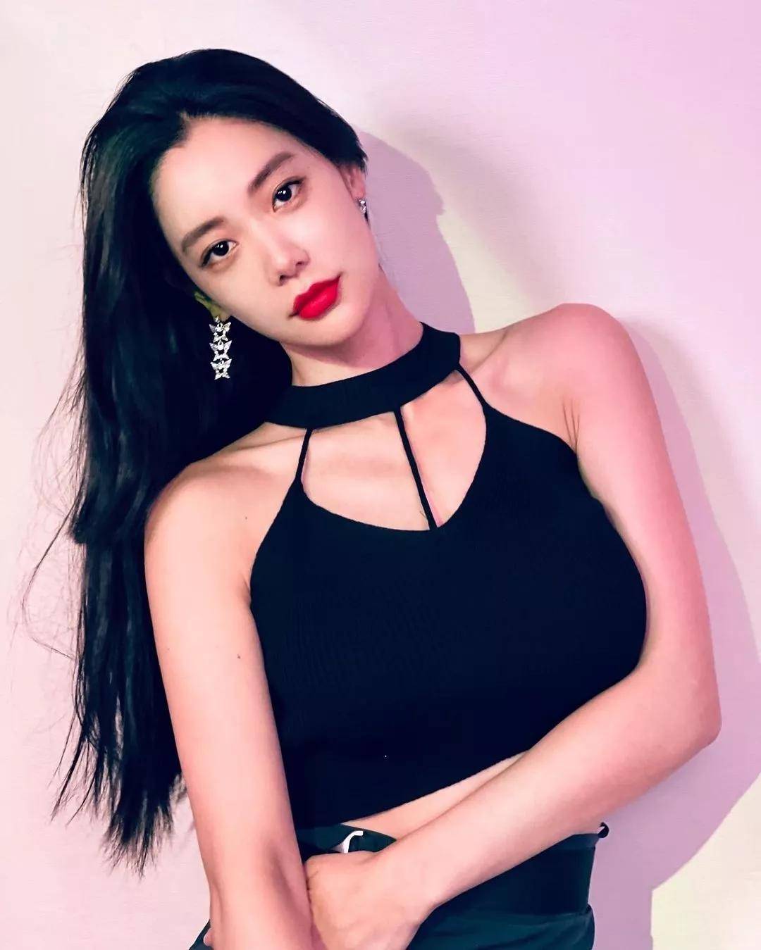 曾因"潜规则"被封杀,"亚洲第一美女"克拉拉,混得风生水起