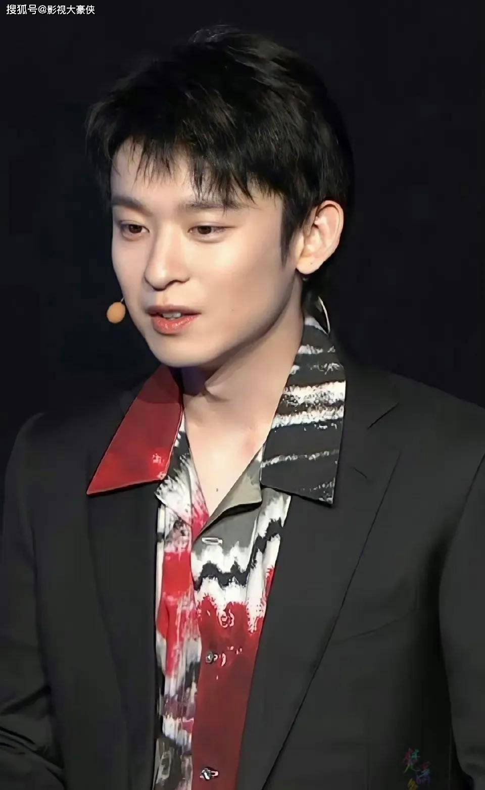 董子健方发文辟谣与邱天恋情,且回应的方式显得有趣有态度