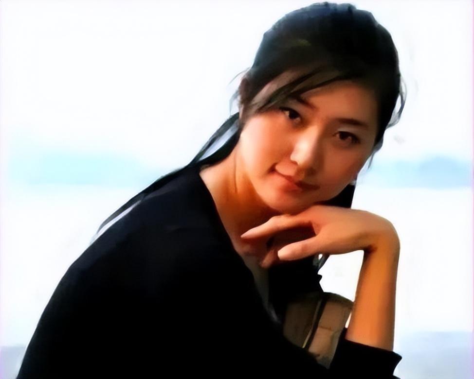 广东最美警花王菲:为升迁沦为高官情妇,成为公共玩物!敛财上亿