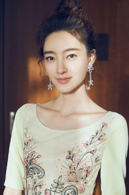 王丽坤:插足于和伟,害对方女儿轻生,34岁嫁富商,如今却成笑话