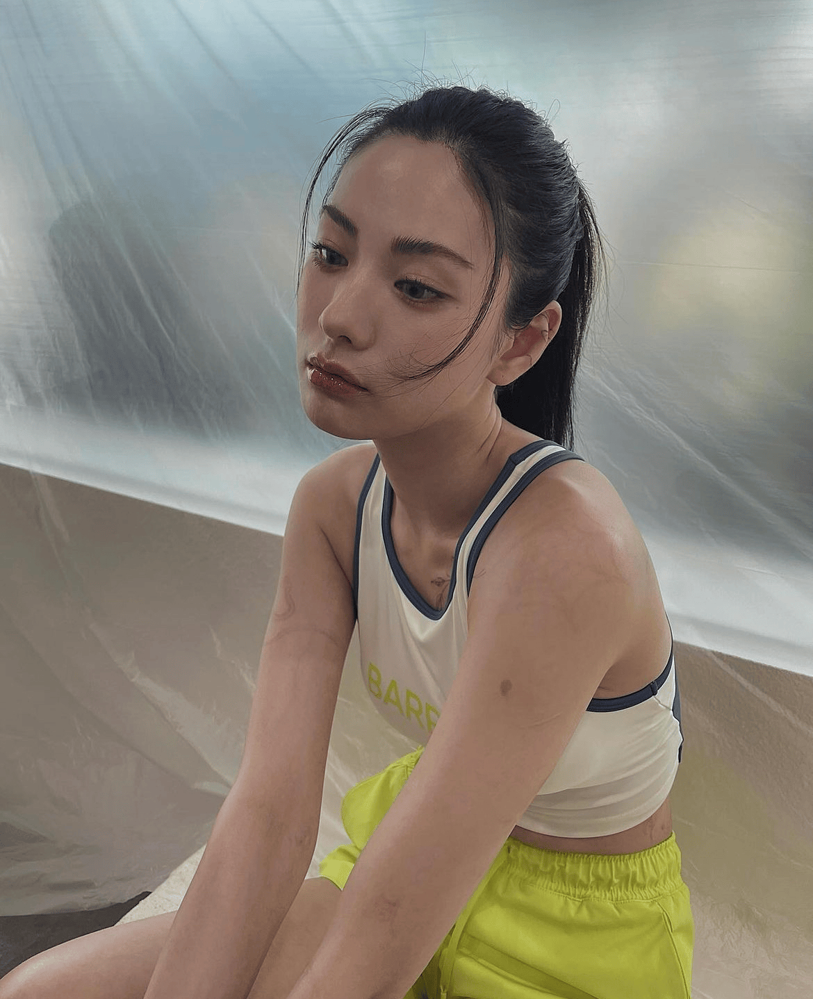 最美女韩星nana去除纹身过程引热议,韩网友:一定非常疼吧!