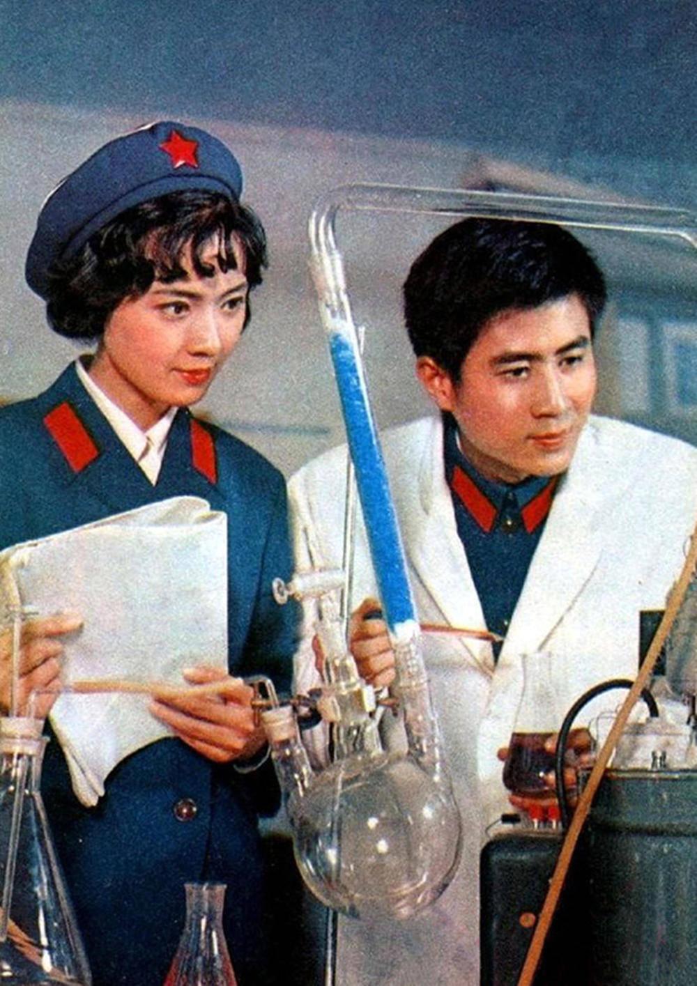 《祭红》首映当天,父母,哥哥和妹妹早早买票去了电影,他们从头看到尾