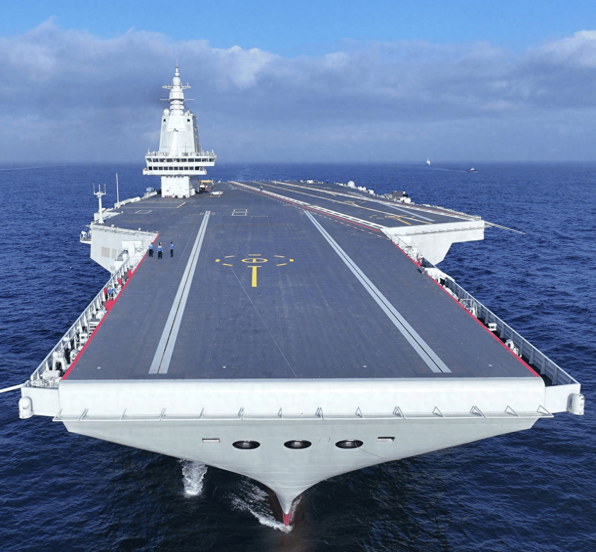 中国新航母开建了?法媒死盯两大细节,越看越心痛:真的比不上