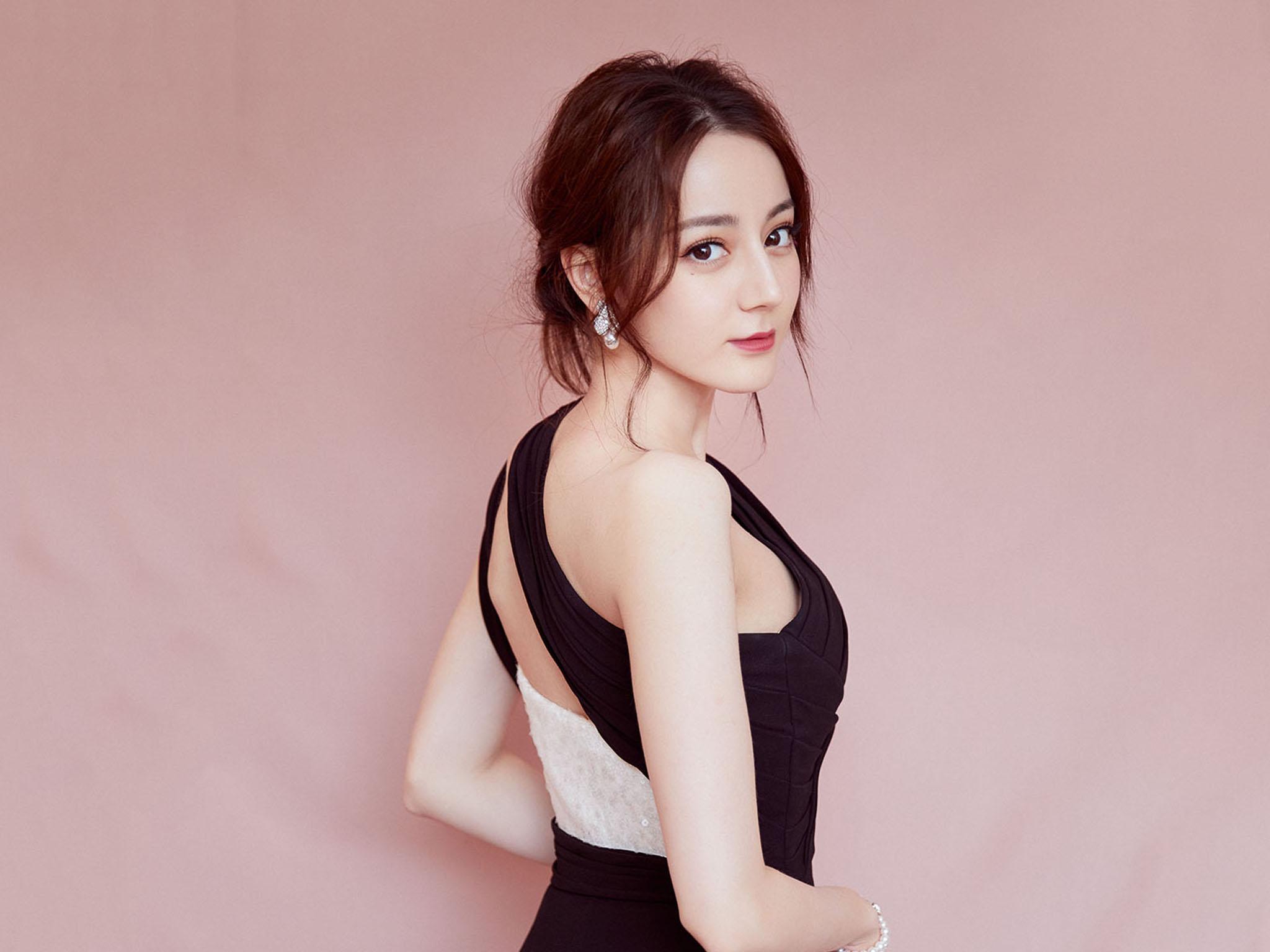 迪丽热巴正面回应怀孕风波:结不结婚,生不生孩子,都是个人的事