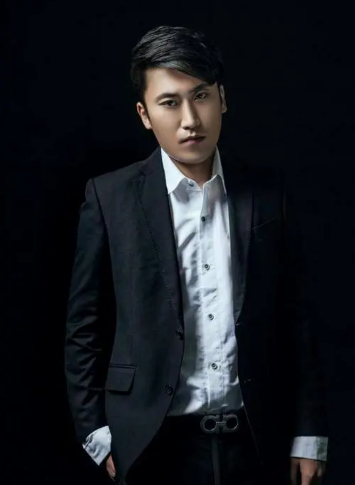 "赵本山徒弟"吴云飞:投资战狼,入股宾利,演戏只是他的爱好