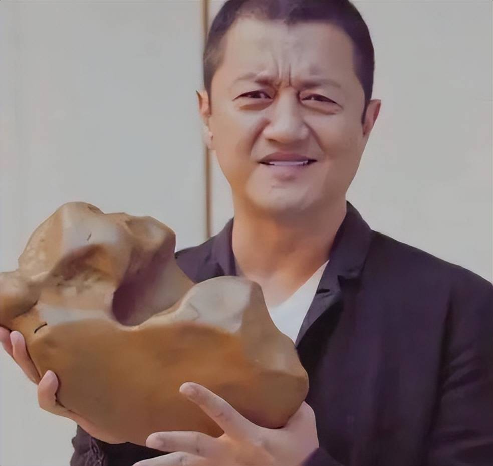李亚鹏卖石头还债,8亿太湖石亏本卖3.5亿,网友:9.9包邮