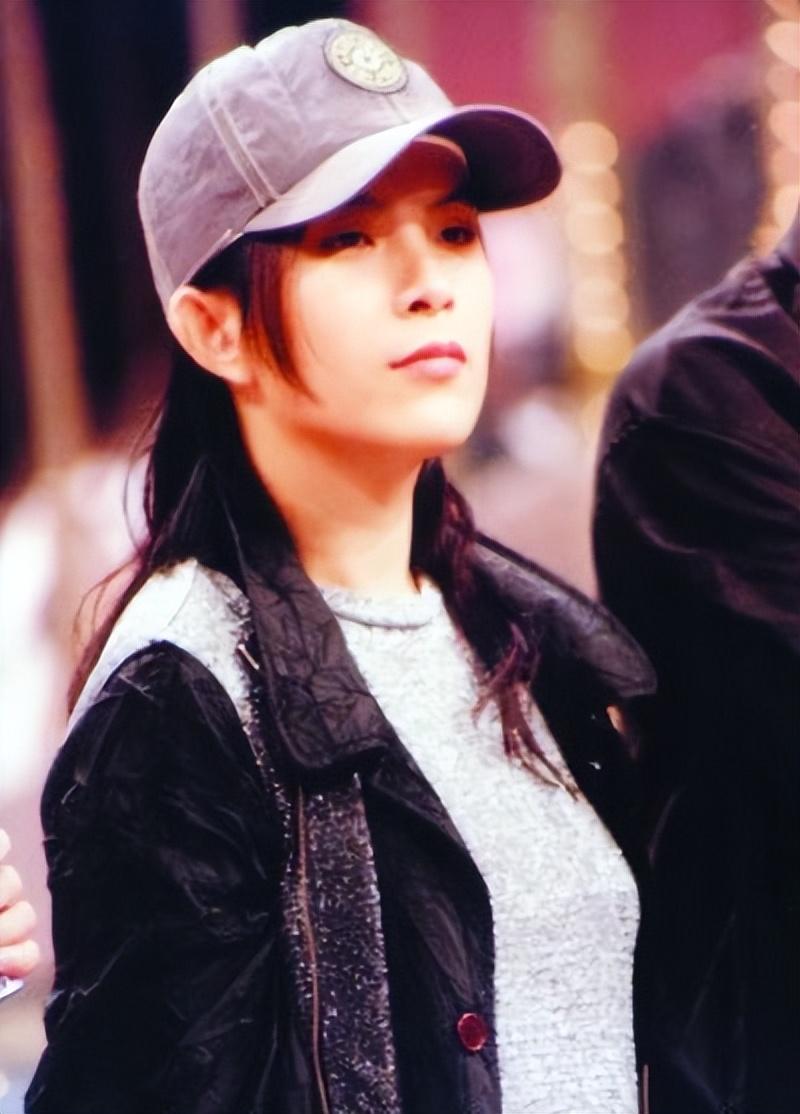 男女通吃的潘美辰,因一张满脸胡茬的照片,彻底撕下了她的遮羞布