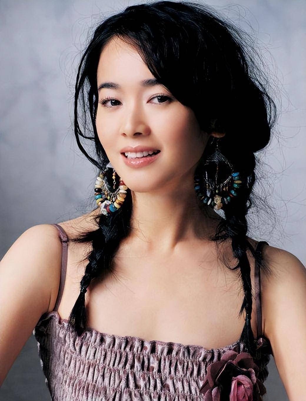 体操冠军左小青,姜文捧红,嫁大20岁富商,47岁离异带娃风韵犹存