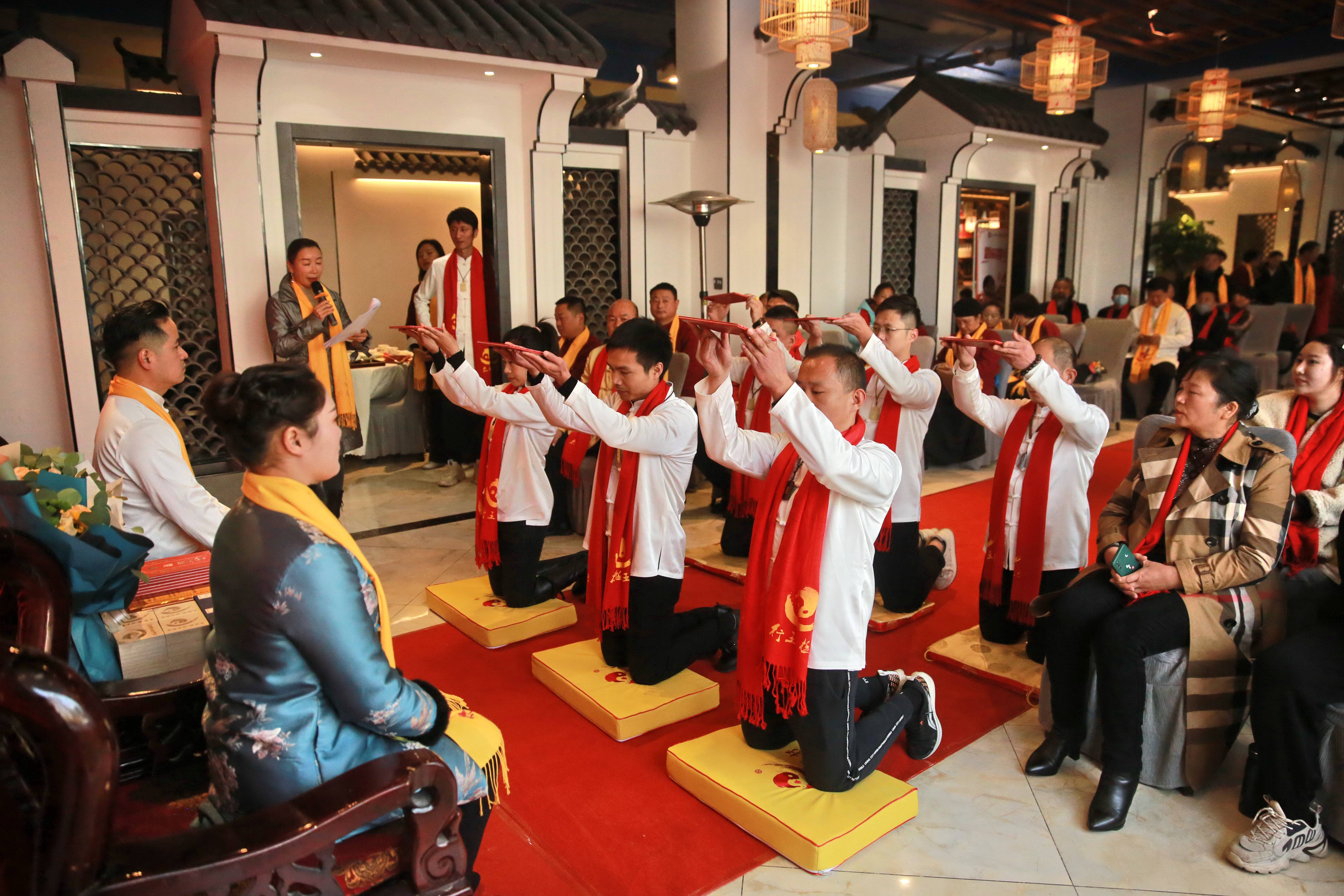 作为传统文化中非常重要的"拜师礼",在现代社会中有着非常深刻的影响