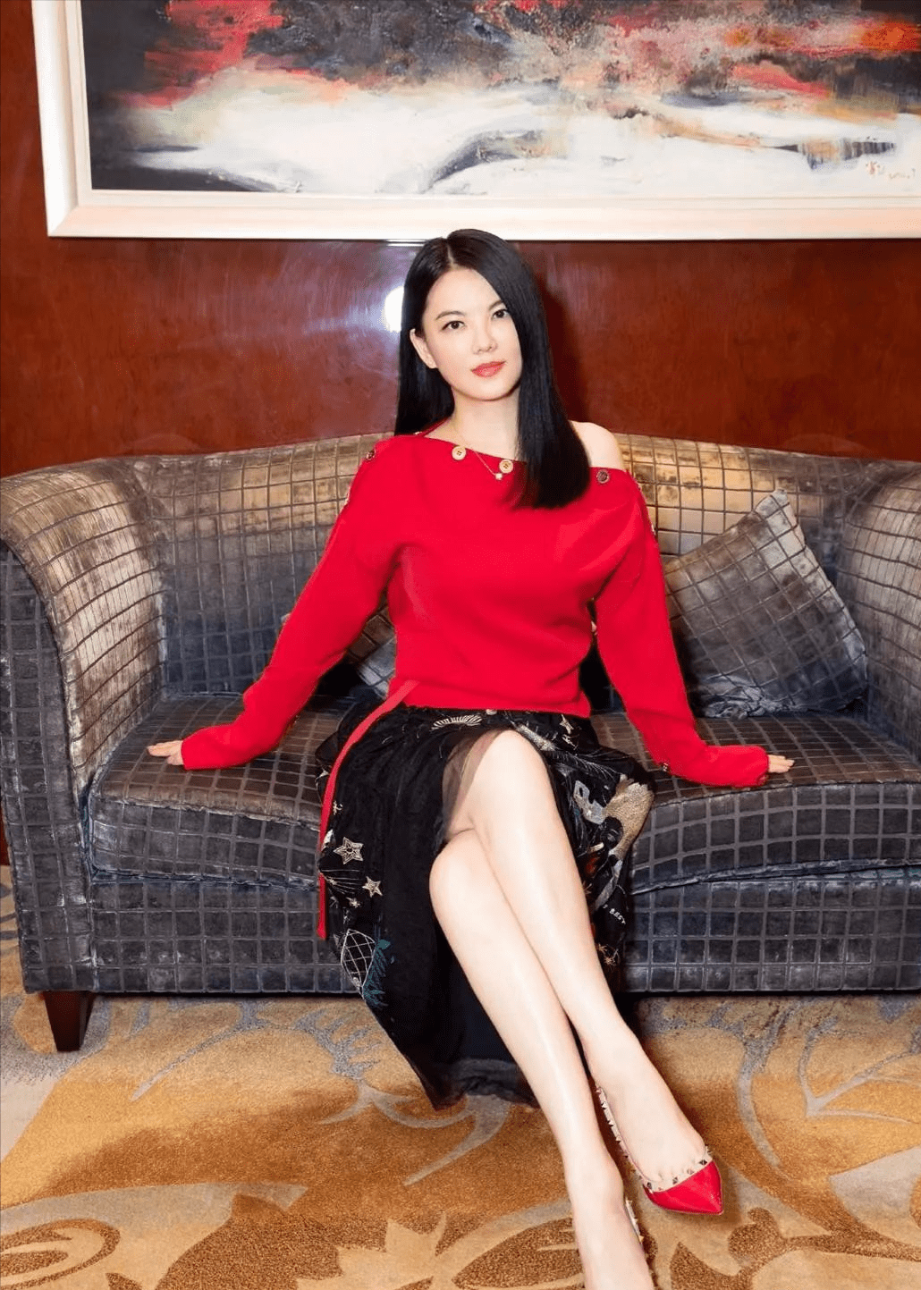 红色和黑色的搭配在生活中非常适合.