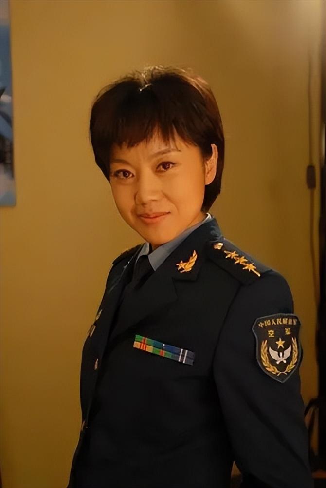 中国演艺圈,军衔大得吓人的6位明星,看看你认识几位?