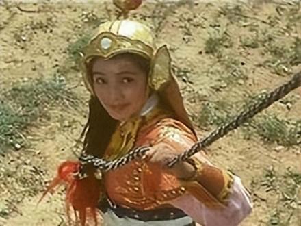 风光后"过气"的内地功夫女星现状,弃国籍,当老板,成武术教练